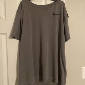 Men’s Nike Dri- Fit, Standard Fit Breath Shirt